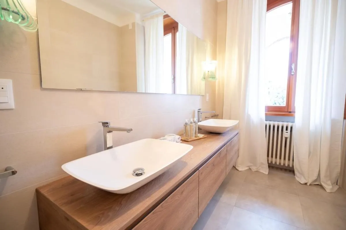 Villa Esmeralda Beths House ブレンゾーネ イタリア