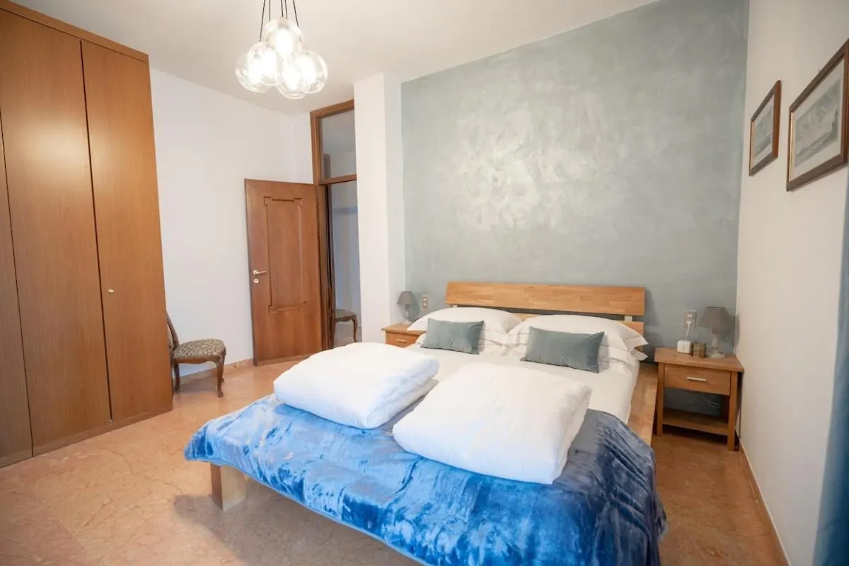 Villa Esmeralda Beths House ブレンゾーネ イタリア