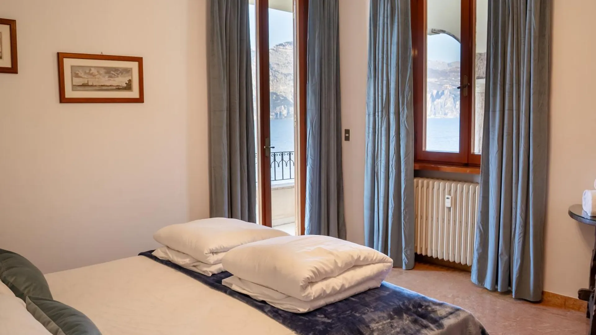 Villa Esmeralda Beths House ブレンゾーネ イタリア