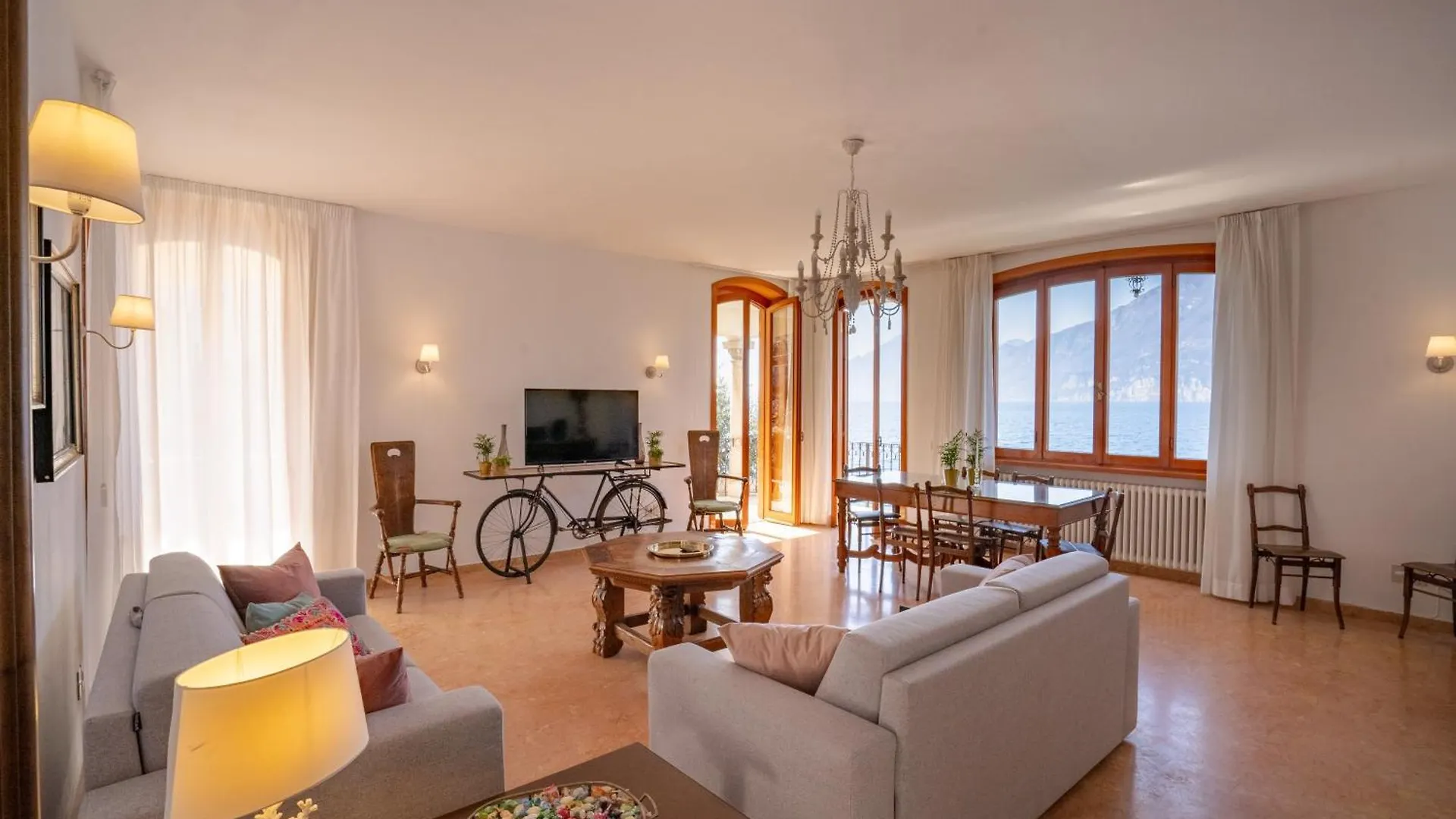 Villa Esmeralda Beths House ブレンゾーネ イタリア