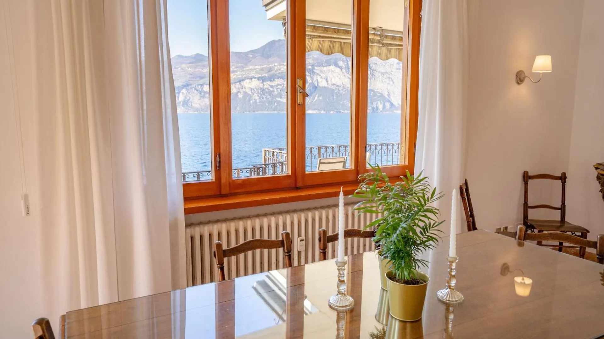 Villa Esmeralda Beths House ブレンゾーネ イタリア