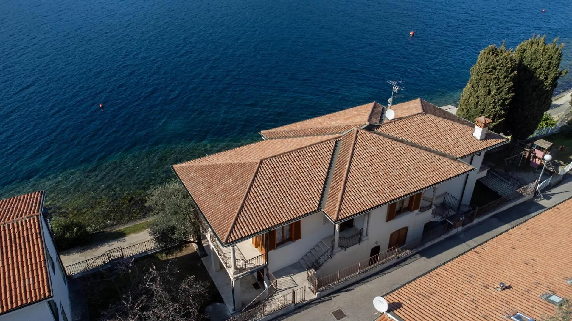 Villa Esmeralda Beths House ブレンゾーネ