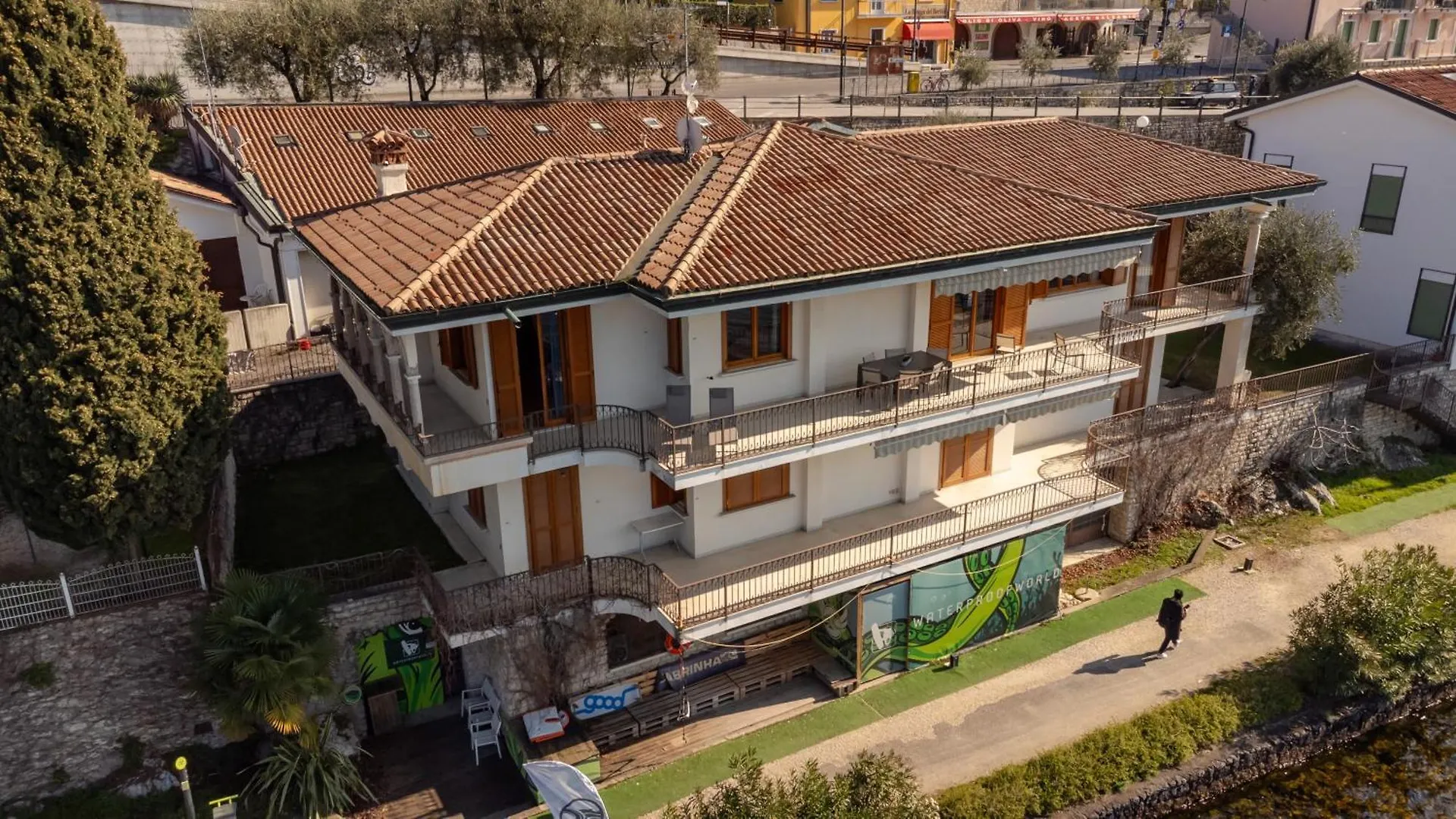 Villa Esmeralda Beths House ブレンゾーネ イタリア