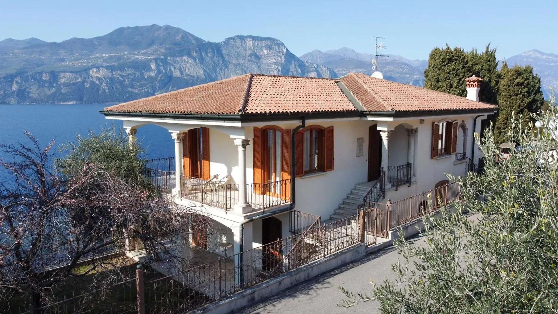 Villa Esmeralda Beths House ブレンゾーネ 0*,  イタリア
