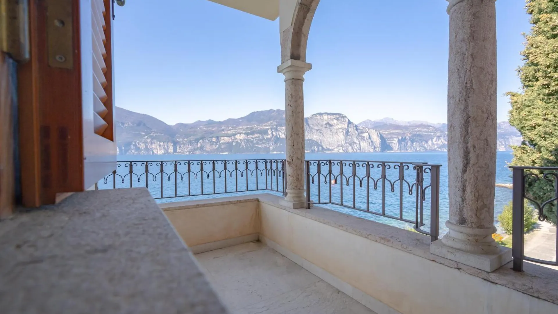 Villa Esmeralda Beths House ブレンゾーネ