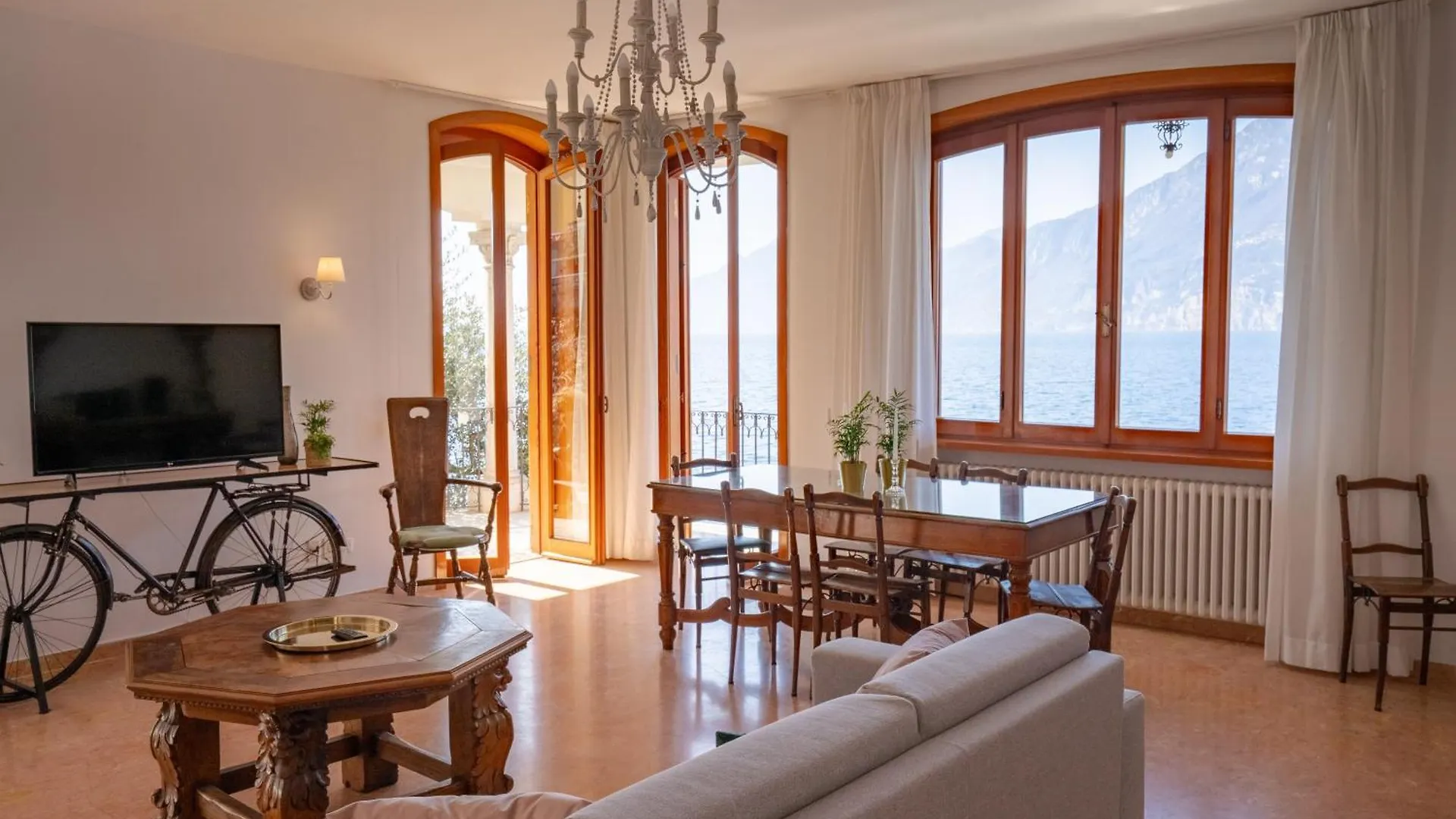 Villa Esmeralda Beths House ブレンゾーネ
